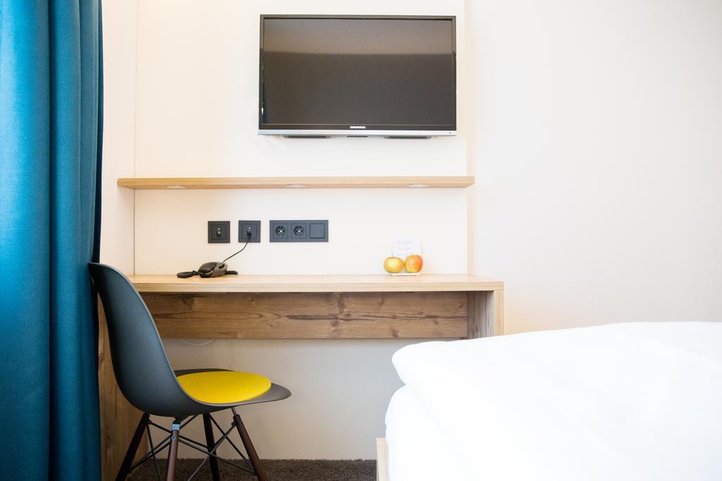 Hotel Rad Теттнанґ Екстер'єр фото