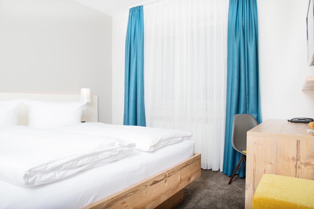 Hotel Rad Теттнанґ Екстер'єр фото