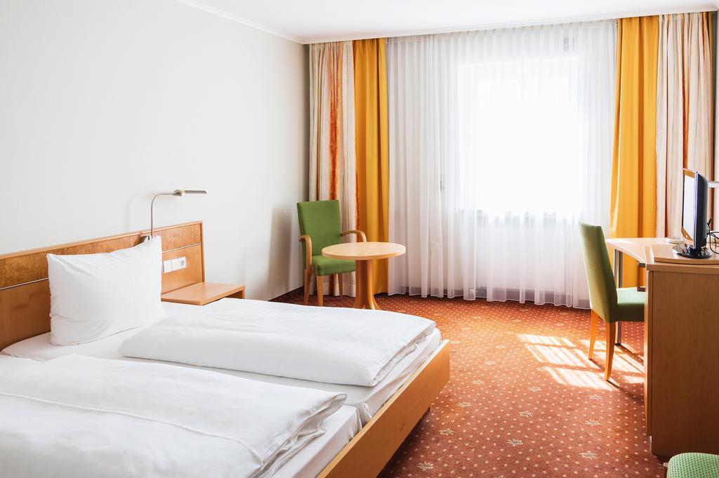 Hotel Rad Теттнанґ Екстер'єр фото