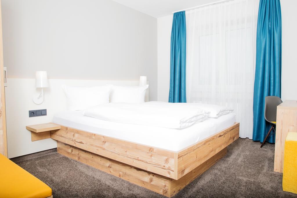 Hotel Rad Теттнанґ Екстер'єр фото