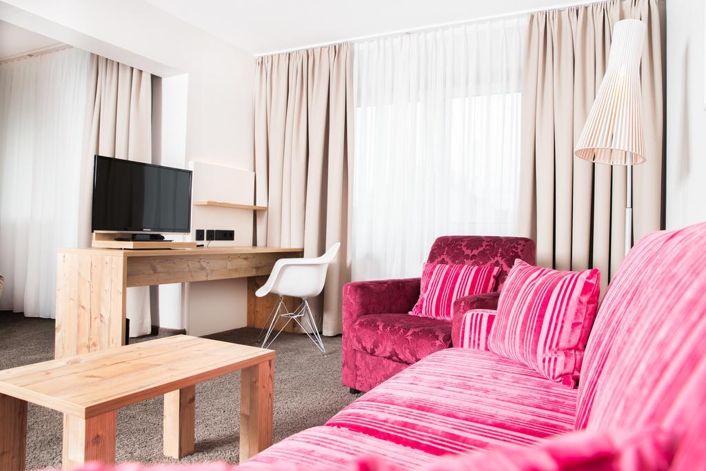 Hotel Rad Теттнанґ Екстер'єр фото